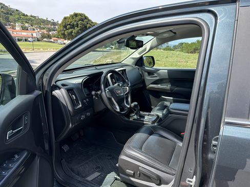 Used 2017 GMC Canyon SLT w/ Driver Alert Package image 9