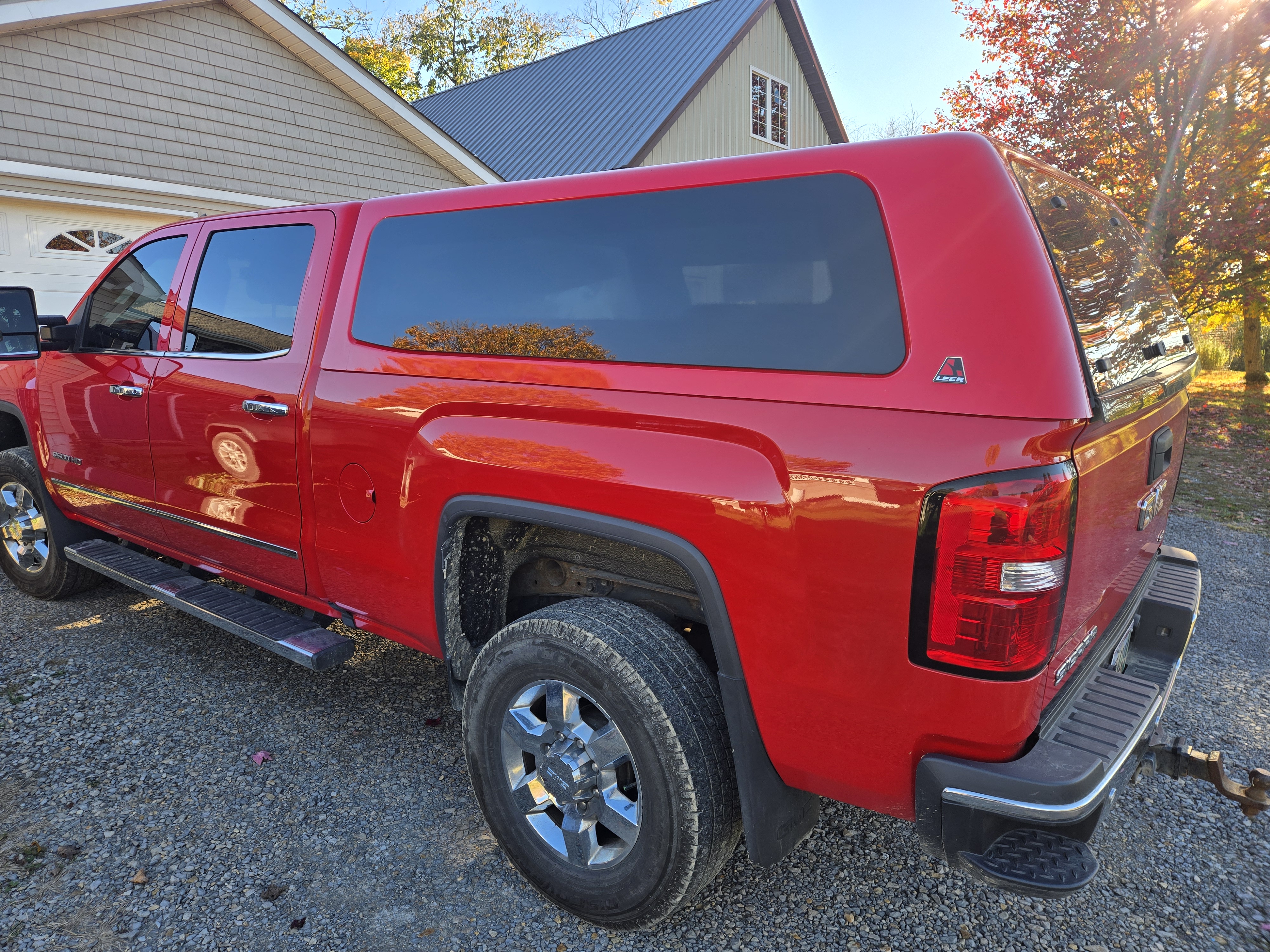 Used 2019 GMC Sierra 2500 SLT w/ Duramax Plus Package AWD/4WD image 9