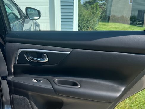Used 2017 Nissan Altima 3.5 SL w/ 3.5 Technology Package FWD image 17