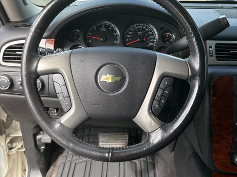 Used 2013 Chevrolet Tahoe LTZ AWD/4WD image 11