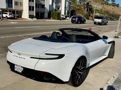 Used 2025 Aston Martin DB12 Convertible RWD image 17