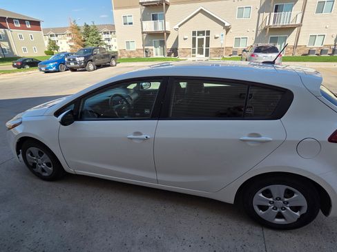 Used 2017 Kia Forte LX FWD image 8