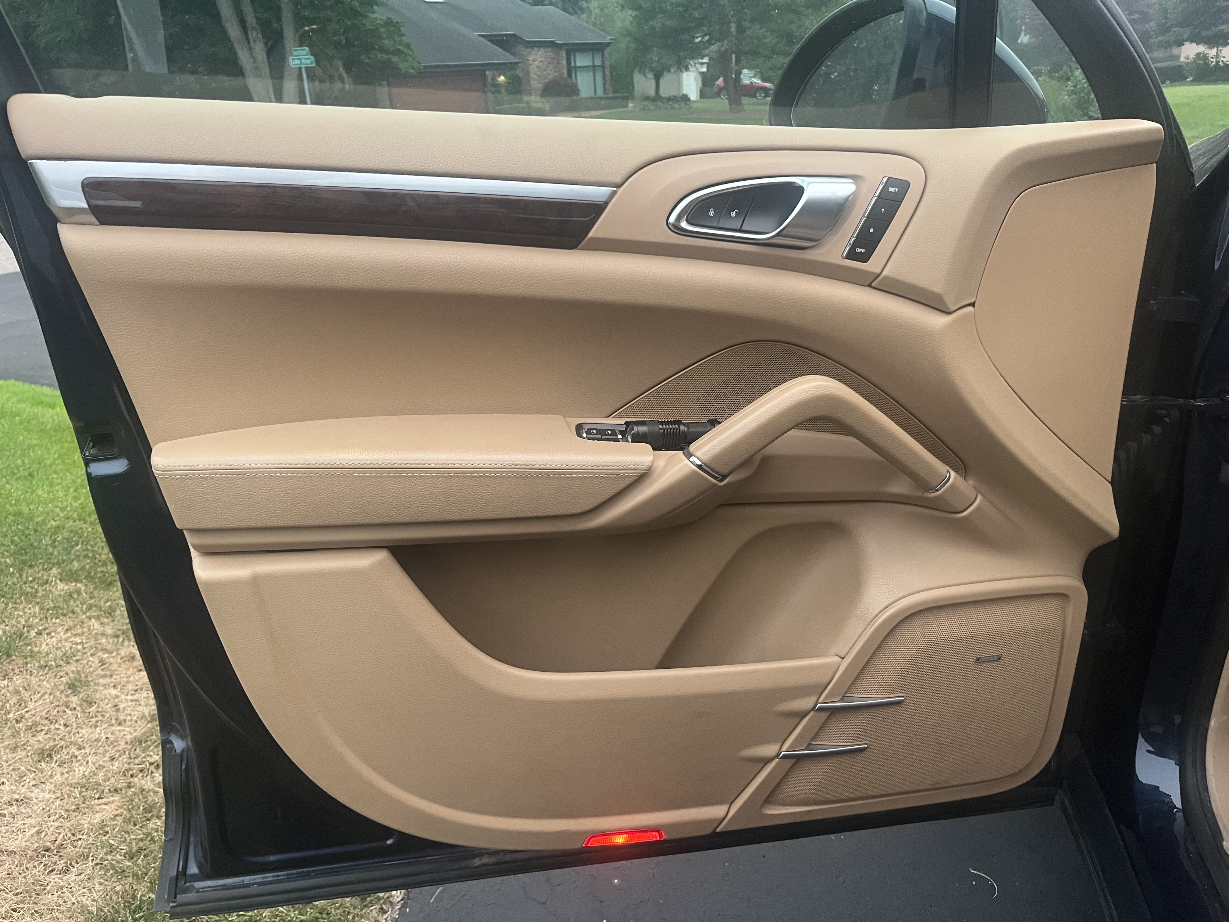 Used 2012 Porsche Cayenne S AWD/4WD image 18