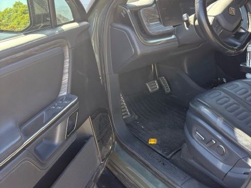 Used 2022 Rivian R1S Launch Edition image 13