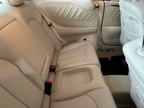 Used 2009 Mercedes-Benz CLK 550 Coupe image 11