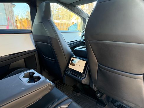 Used 2024 Tesla Cybertruck AWD Crew Cab image 8