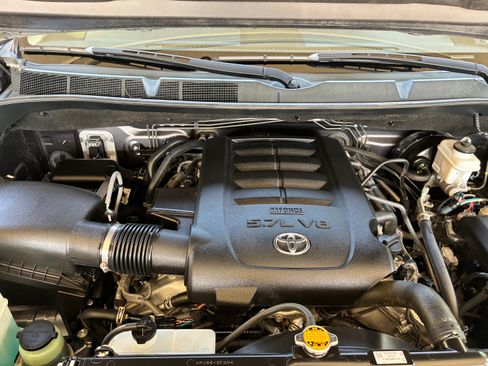 Used 2017 Toyota Tundra SR5 image 10