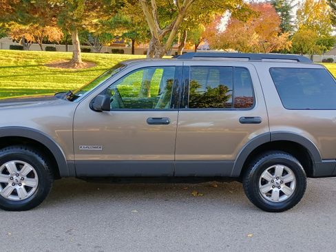 Used 2006 Ford Explorer XLT image 8