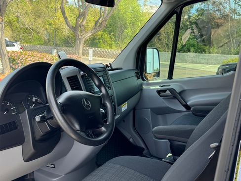 Used 2016 Mercedes-Benz Sprinter 2500 image 9