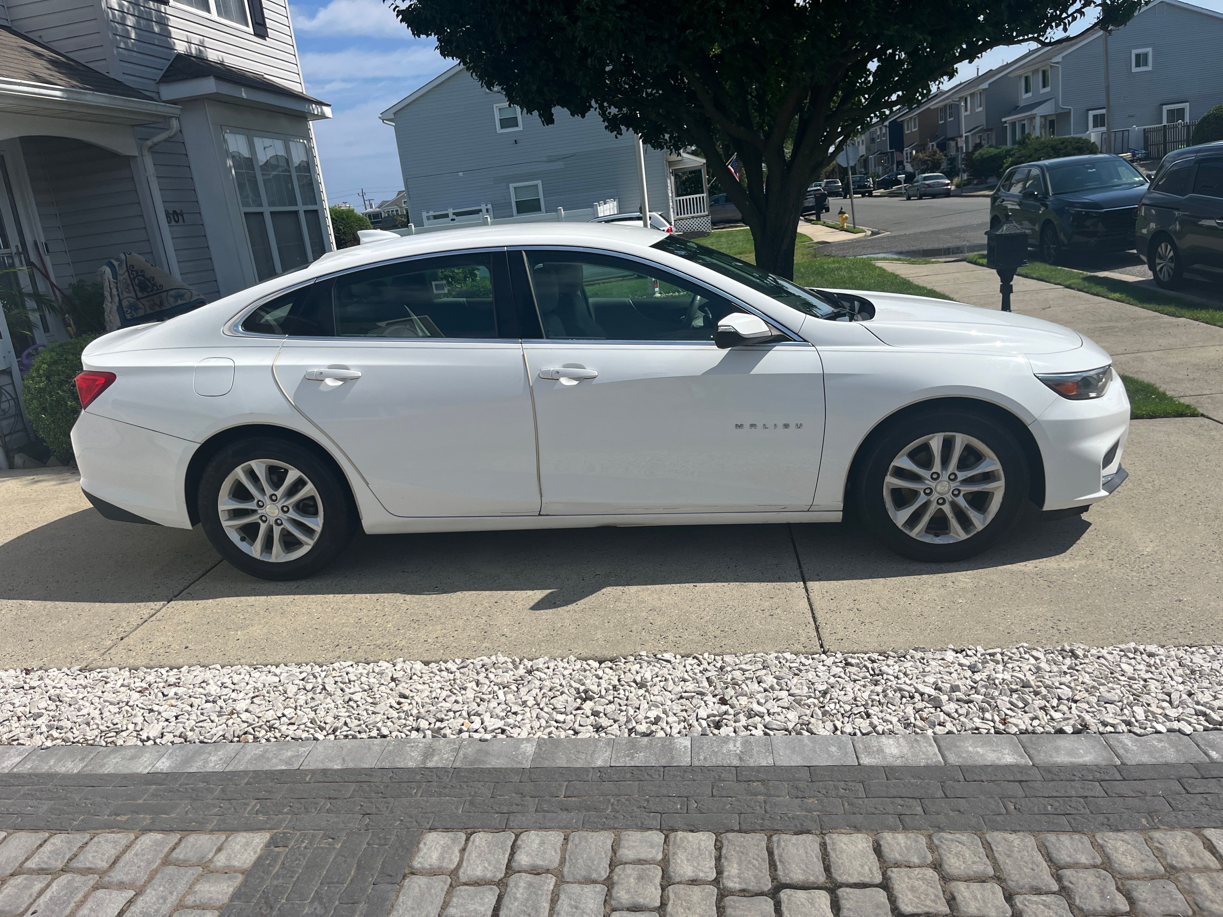 Used 2016 Chevrolet Malibu LT w/ Leather Package FWD image 4
