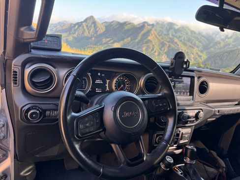 Used 2018 Jeep Wrangler Unlimited Sport S AWD/4WD image 12