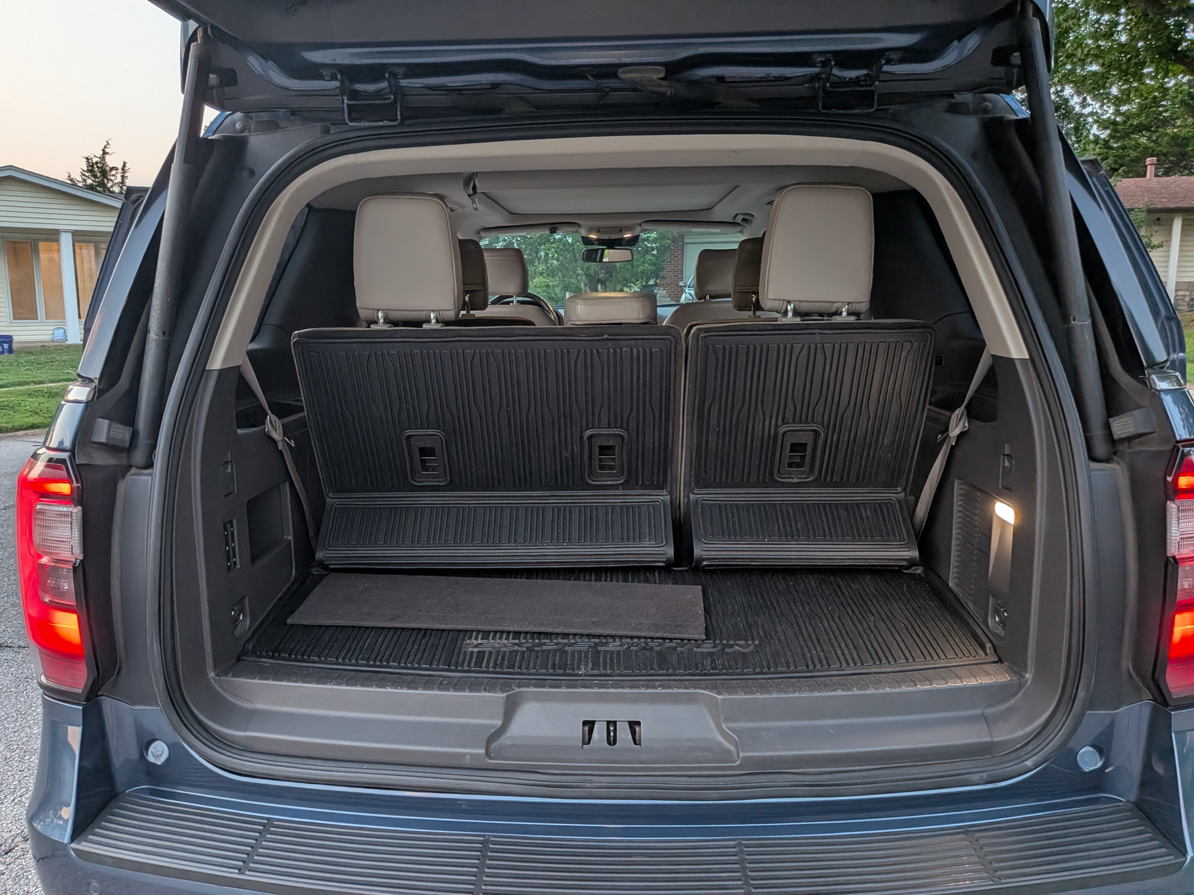 Used 2018 Ford Expedition Limited w/ Equipment Group 301A RWD image 18