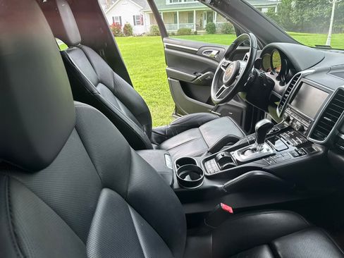Used 2016 Porsche Cayenne AWD/4WD image 13