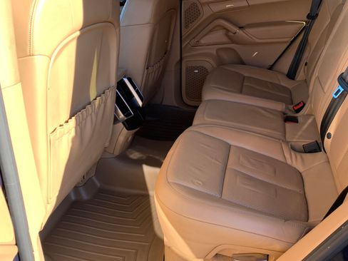 Used 2013 Porsche Cayenne S image 18
