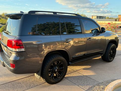 Used 2016 Toyota Land Cruiser image 6