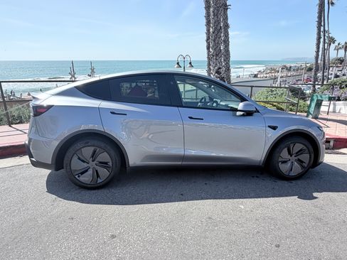 Used 2026 Tesla Model Y Long Range image 2