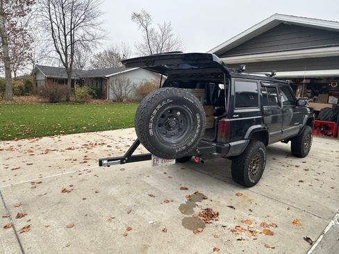 Used 2000 Jeep Cherokee Sport image 2