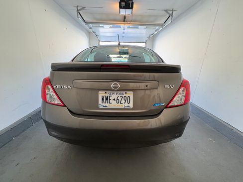 Used 2014 Nissan Versa SV image 2