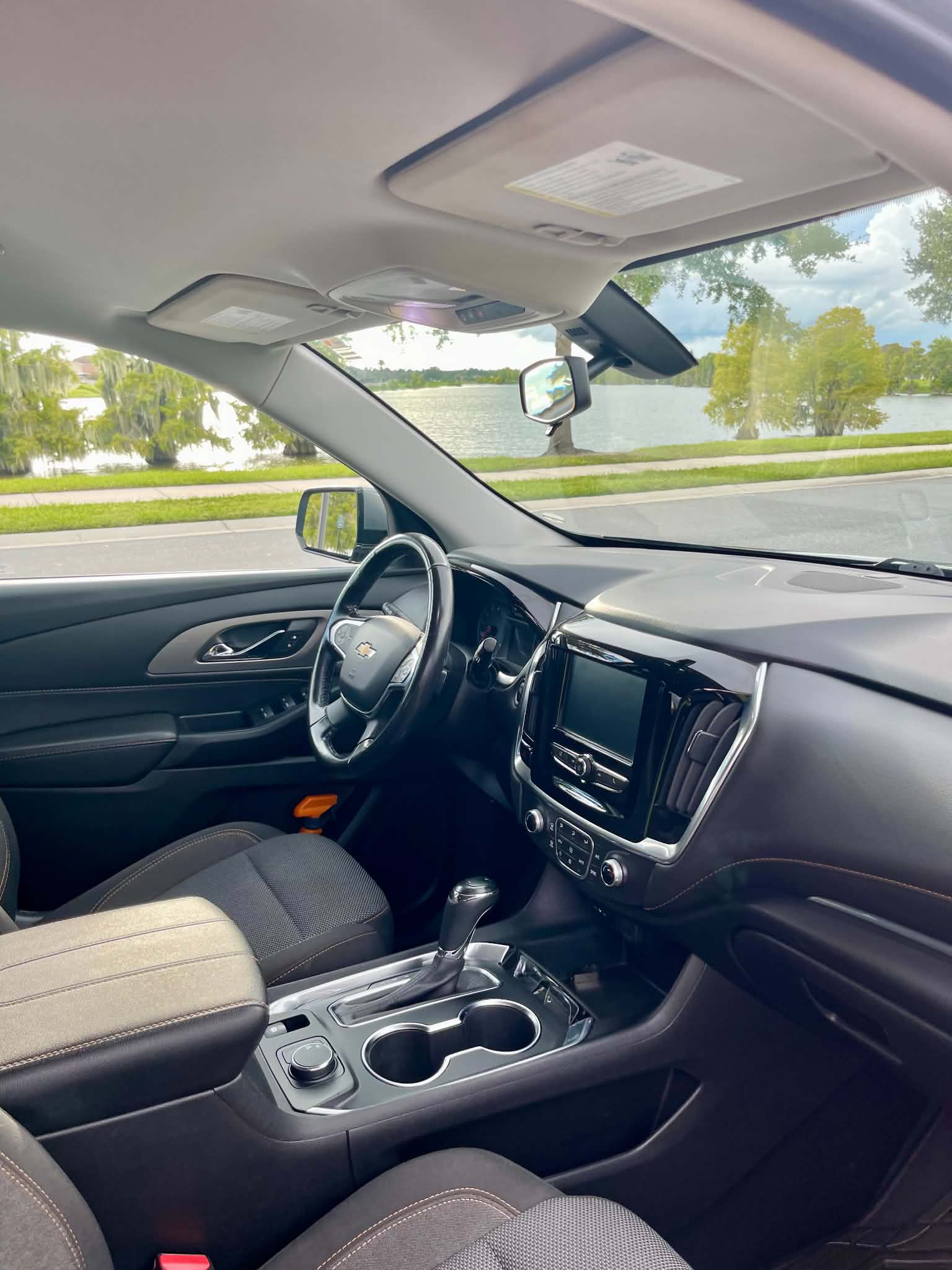Used 2019 Chevrolet Traverse LT FWD image 14