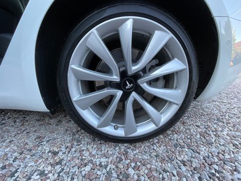 Used 2019 Tesla Model 3 Standard Range Plus image 12