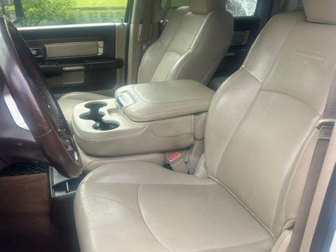 Used 2017 RAM 1500 Laramie RWD image 10