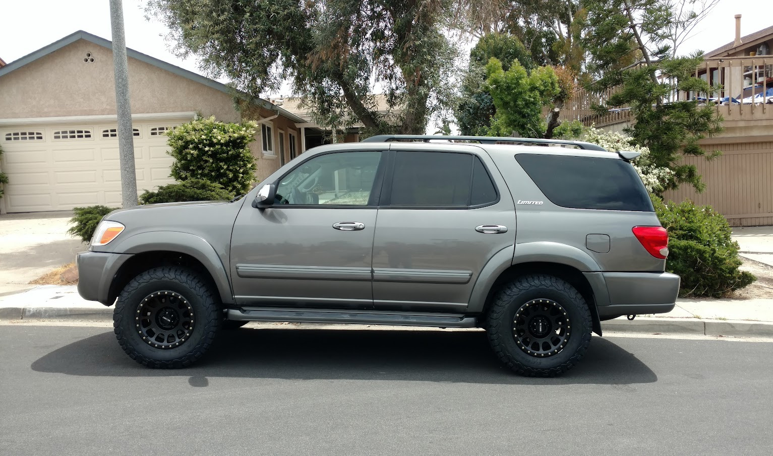 Used 2007 Toyota Sequoia Limited RWD image 1