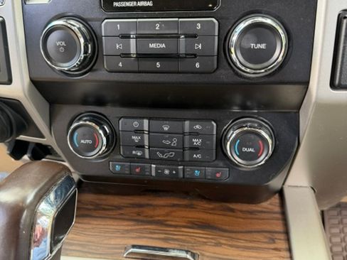 Used 2019 Ford F150 Lariat AWD/4WD image 9