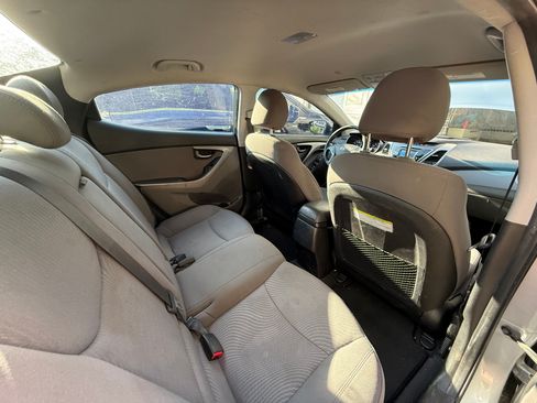 Used 2016 Hyundai Elantra SE w/ Option Group 02 image 16