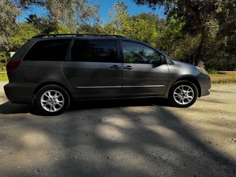 Used 2005 Toyota Sienna XLE Limited image 5