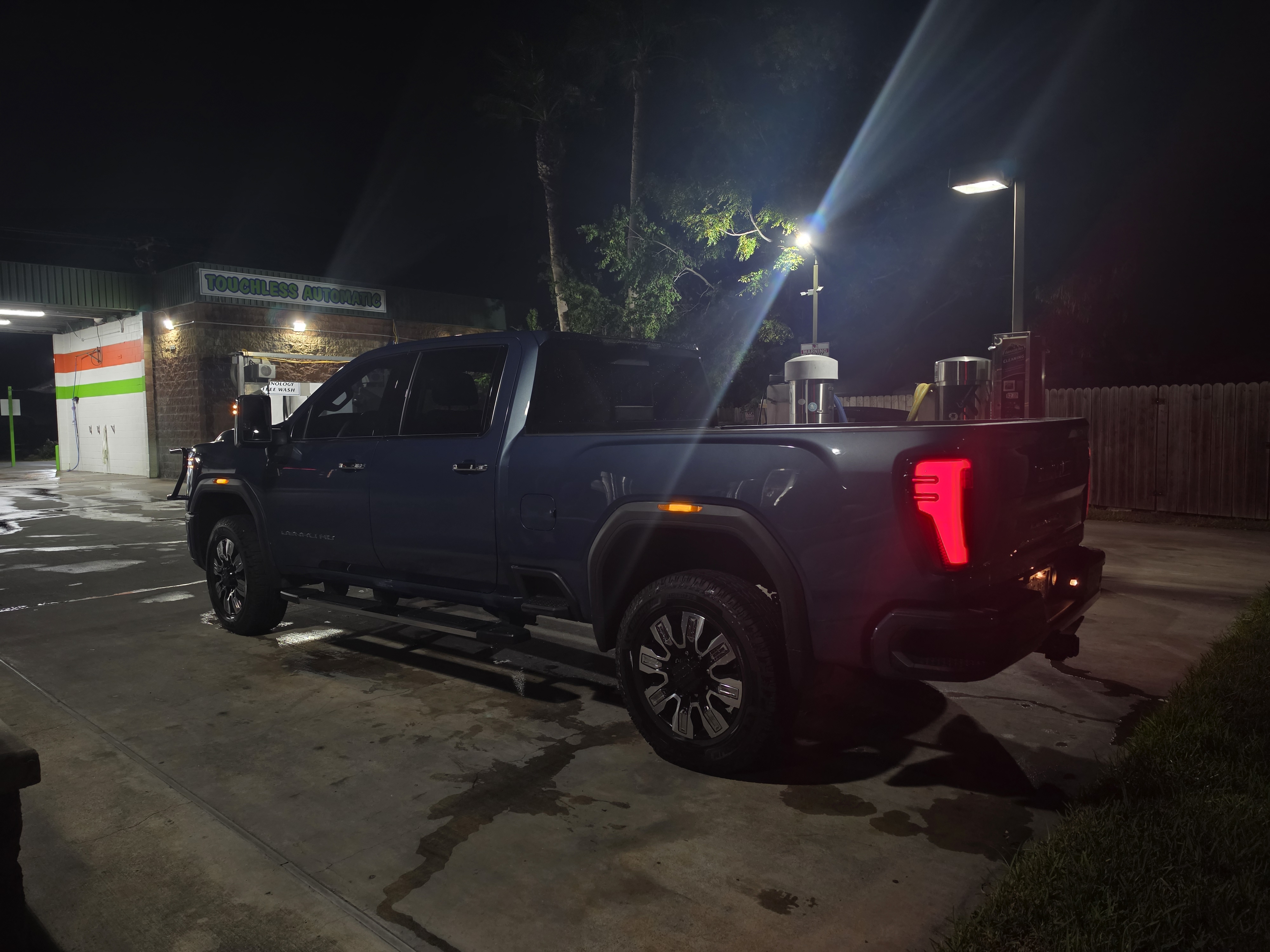 Used 2024 GMC Sierra 2500 Denali w/ Denali Reserve Package AWD/4WD image 14