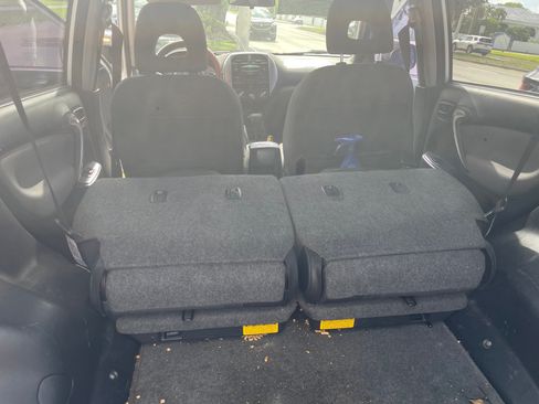 Used 2005 Toyota RAV4 2WD image 13