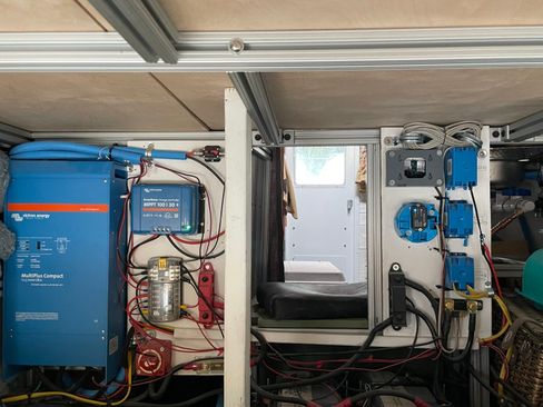 Used 2018 Ford Transit 250 148 High Roof Extended image 4