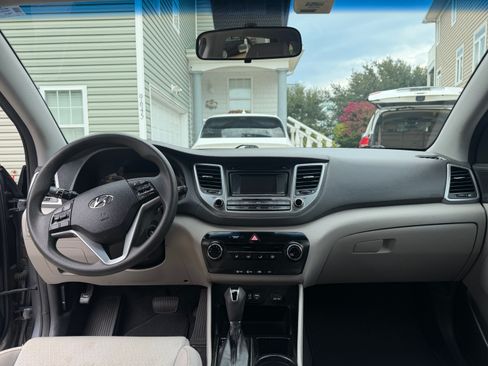 Used 2016 Hyundai Tucson SE w/ Option Group 02 FWD image 11