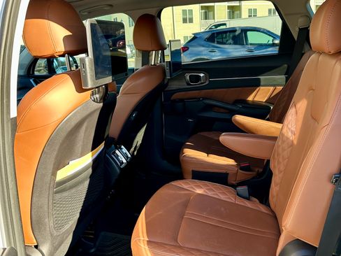 Used 2022 Kia Sorento SX Prestige w/ Rust Color Package image 4