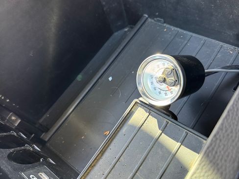 Used 2022 Toyota Tundra SR5 w/ SR5 Premium Package image 9