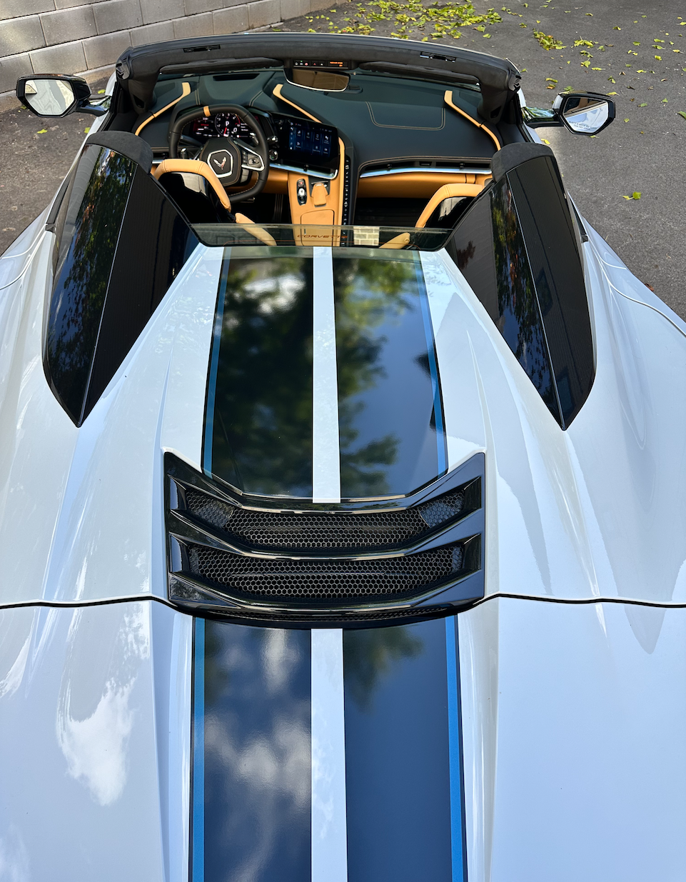 Used 2024 Chevrolet Corvette Stingray Premium Conv w/ Z51 Performance Package RWD image 2