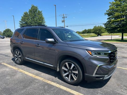 Used 2023 Honda Pilot Touring image 9