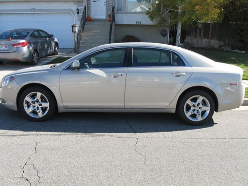 Used 2009 Chevrolet Malibu LT image 2