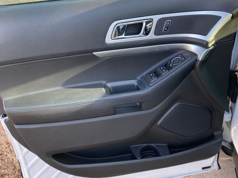 Used 2014 Ford Explorer XLT w/ Equipment Group 202A image 17