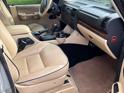 Used 2004 Land Rover Discovery SE image 8