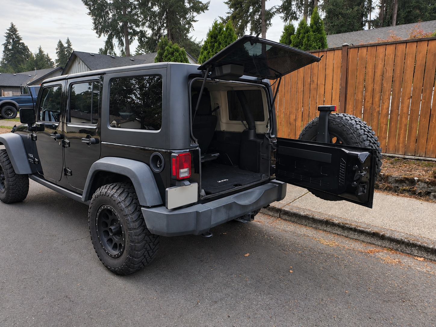 Used 2017 Jeep Wrangler Unlimited Sport w/ Quick Order Package 24S AWD/4WD image 16