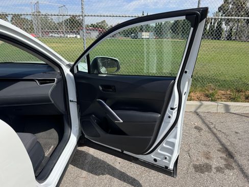 Used 2024 Toyota Corolla Cross LE w/ Moonroof Package image 16