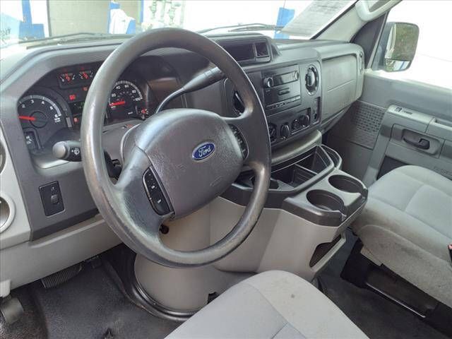 Used 2014 Ford E-250 and Econoline 250 w/ Power Group RWD image 5