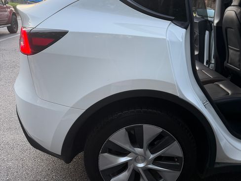 Used 2023 Tesla Model Y Long Range AWD/4WD image 16