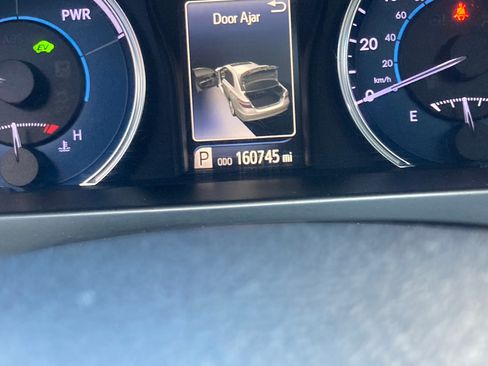 Used 2017 Toyota Camry XLE w/ Moonroof Package FWD image 19