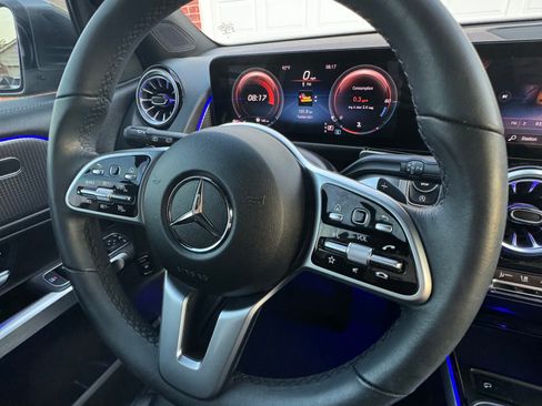 Used 2022 Mercedes-Benz GLB 250 4MATIC image 19