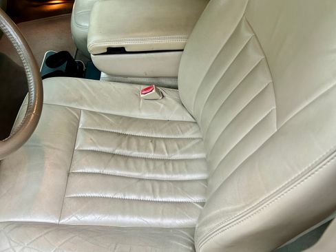 Used 2005 Lincoln Town Car Signature RWD image 9