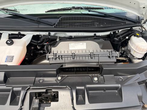 Used 2019 Chevrolet Express 2500 RWD image 16