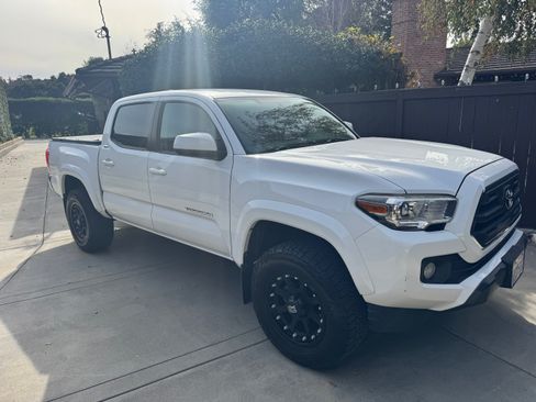 Used 2016 Toyota Tacoma SR5 image 2