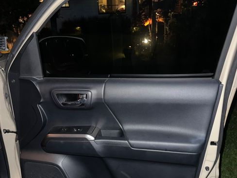 Used 2017 Toyota Tacoma TRD Off-Road w/ Tow Package (A/T) image 14